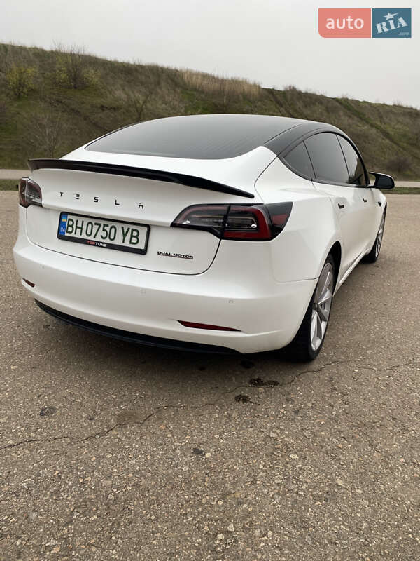 Седан Tesla Model 3 2019 в Одесі