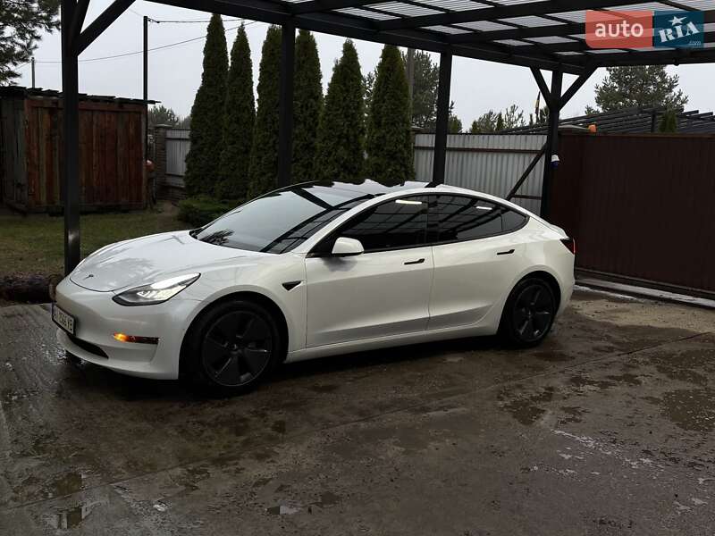 Седан Tesla Model 3 2021 в Киеве