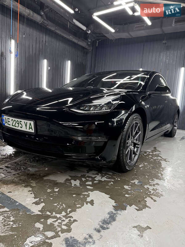 Седан Tesla Model 3 2019 в Дніпрі