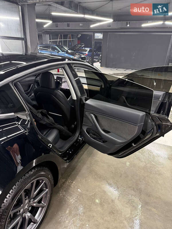 Седан Tesla Model 3 2019 в Дніпрі