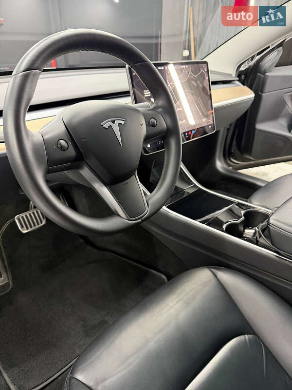 Седан Tesla Model 3 2019 в Дніпрі