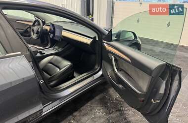 Седан Tesla Model 3 2021 в Львове