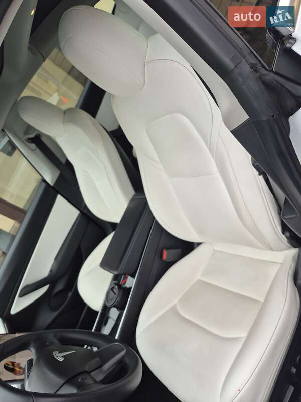 Седан Tesla Model 3 2019 в Києві