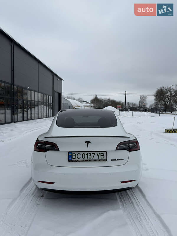 Седан Tesla Model 3 2021 в Калуше