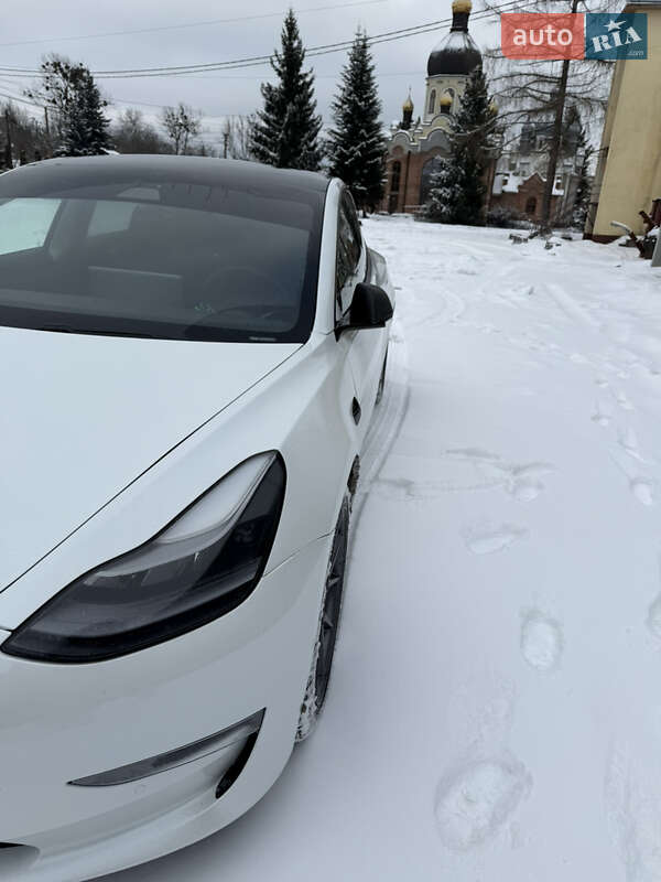 Седан Tesla Model 3 2021 в Калуше