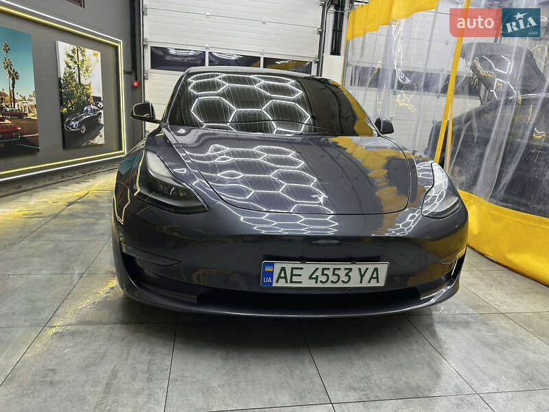 Седан Tesla Model 3 2023 в Днепре