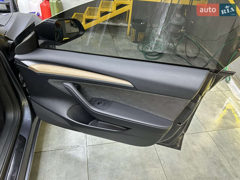 Седан Tesla Model 3 2023 в Днепре