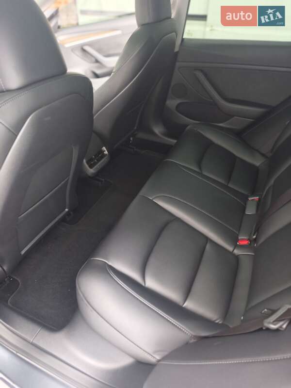 Седан Tesla Model 3 2023 в Фастові