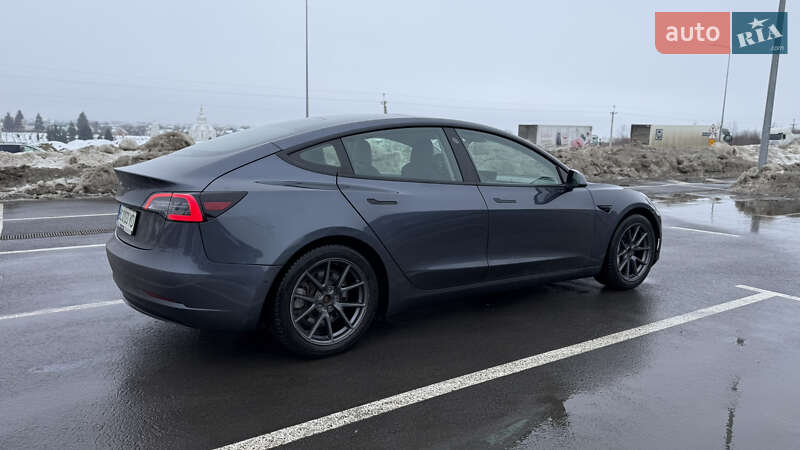 Седан Tesla Model 3 2021 в Львове