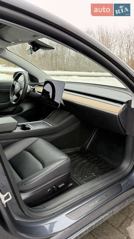 Седан Tesla Model 3 2021 в Львове