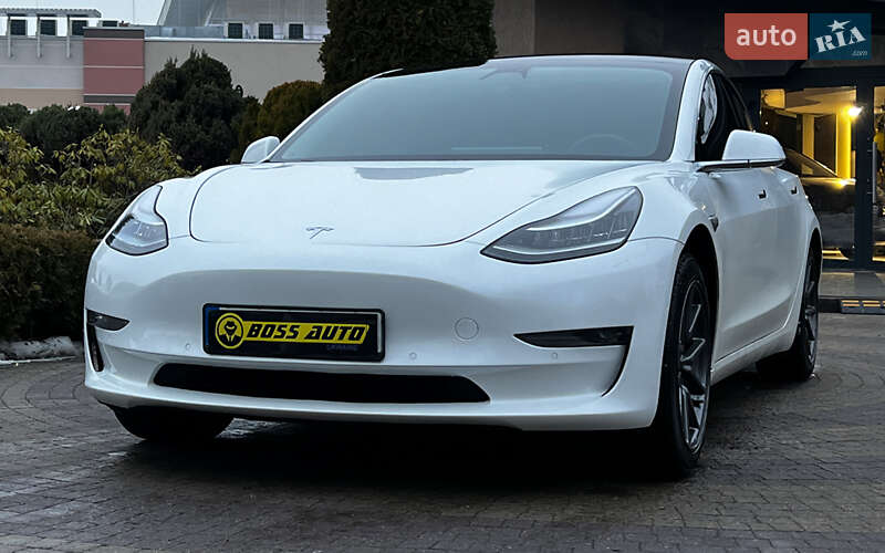 Седан Tesla Model 3 2020 в Львові
