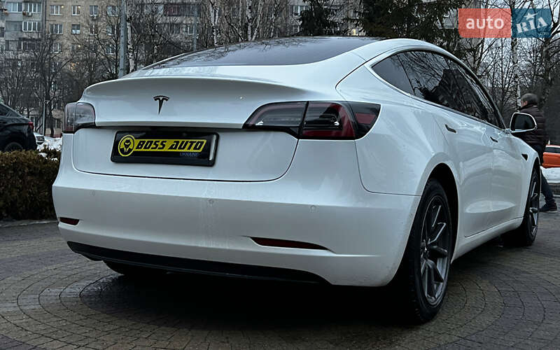 Седан Tesla Model 3 2020 в Львові