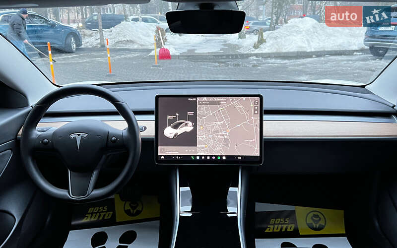 Седан Tesla Model 3 2020 в Львові