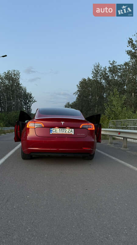 Седан Tesla Model 3 2018 в Новоселице