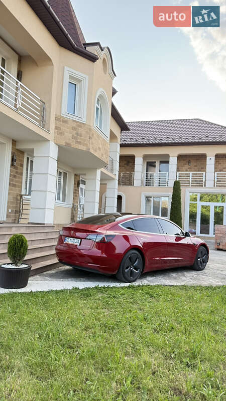 Седан Tesla Model 3 2018 в Новоселице