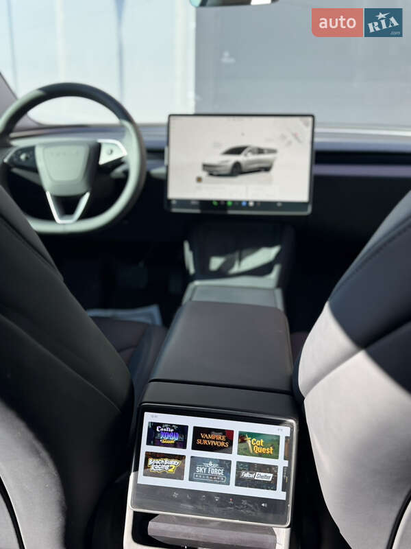 Седан Tesla Model 3 2024 в Києві