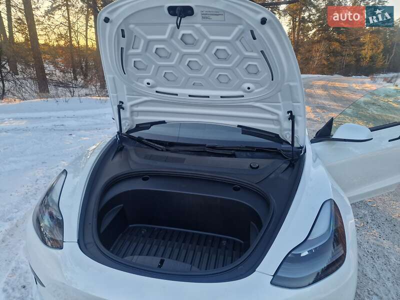 Седан Tesla Model 3 2023 в Києві