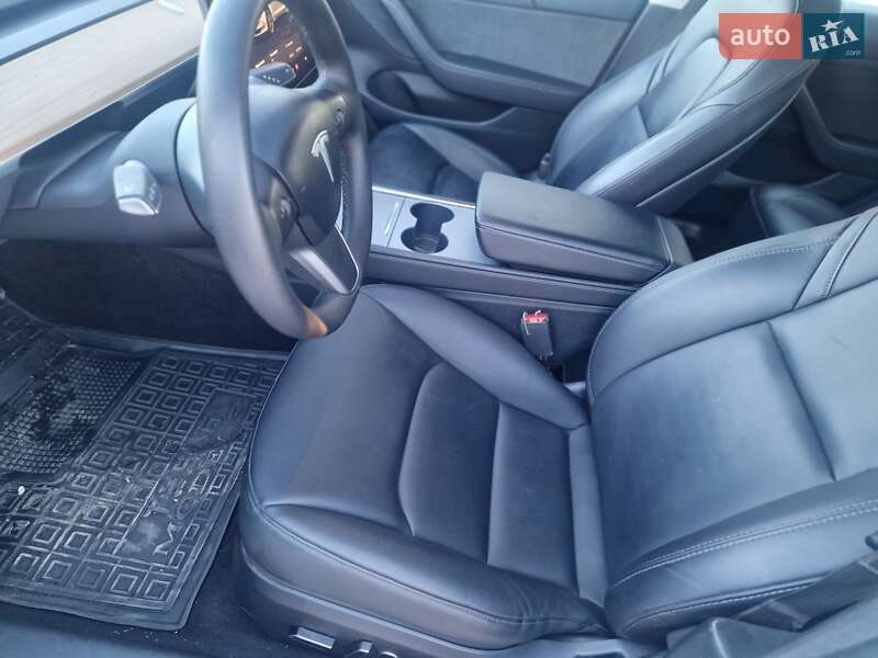 Седан Tesla Model 3 2023 в Києві