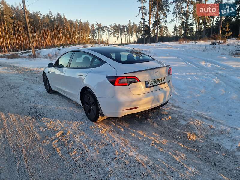 Седан Tesla Model 3 2023 в Києві
