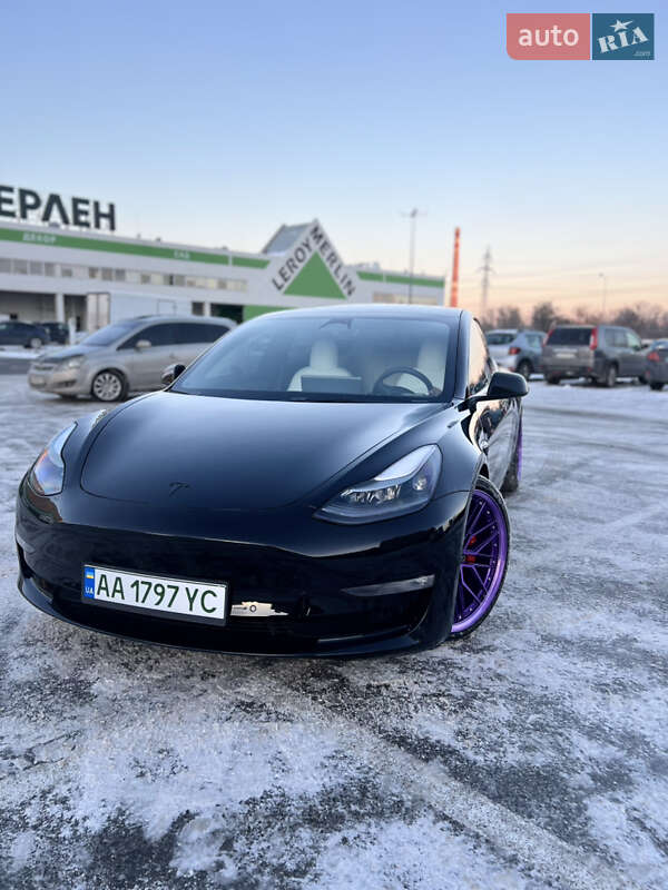 Седан Tesla Model 3 2022 в Киеве