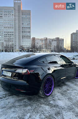 Седан Tesla Model 3 2022 в Киеве