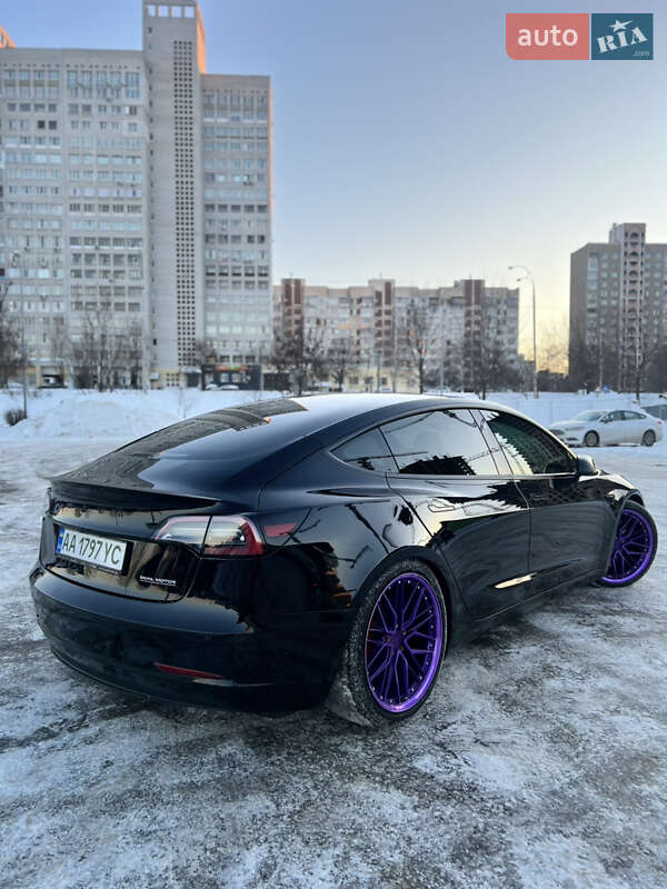 Седан Tesla Model 3 2022 в Киеве