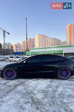 Седан Tesla Model 3 2022 в Киеве