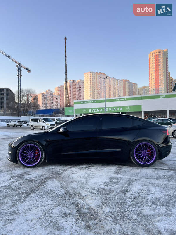 Седан Tesla Model 3 2022 в Киеве