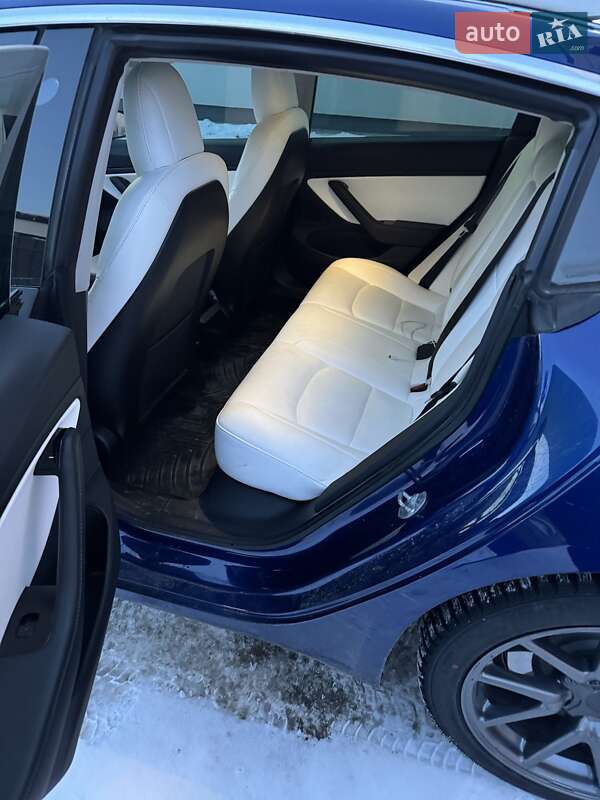 Седан Tesla Model 3 2019 в Виннице
