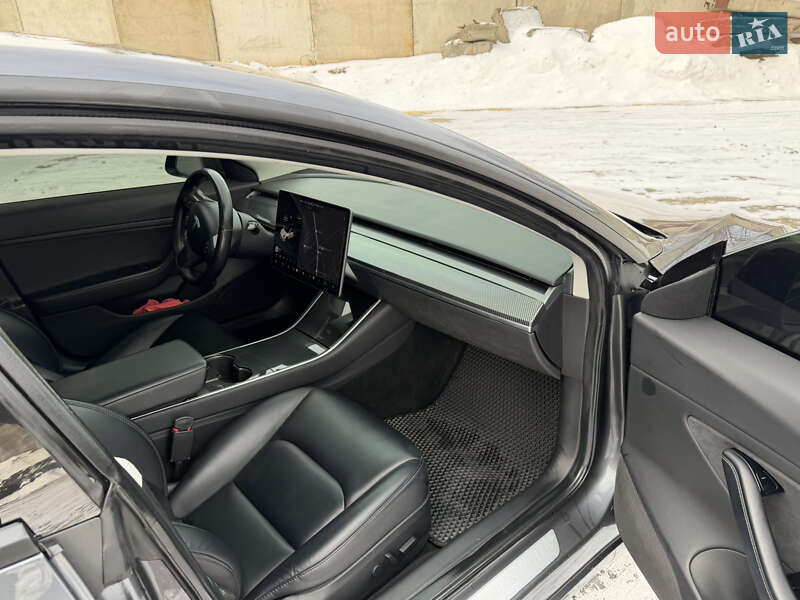 Седан Tesla Model 3 2018 в Золотоноші