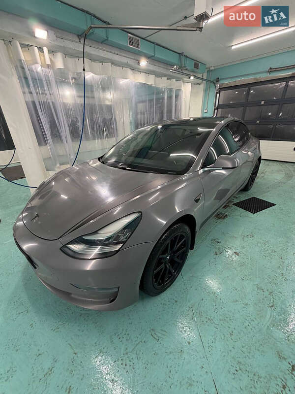Седан Tesla Model 3 2018 в Києві