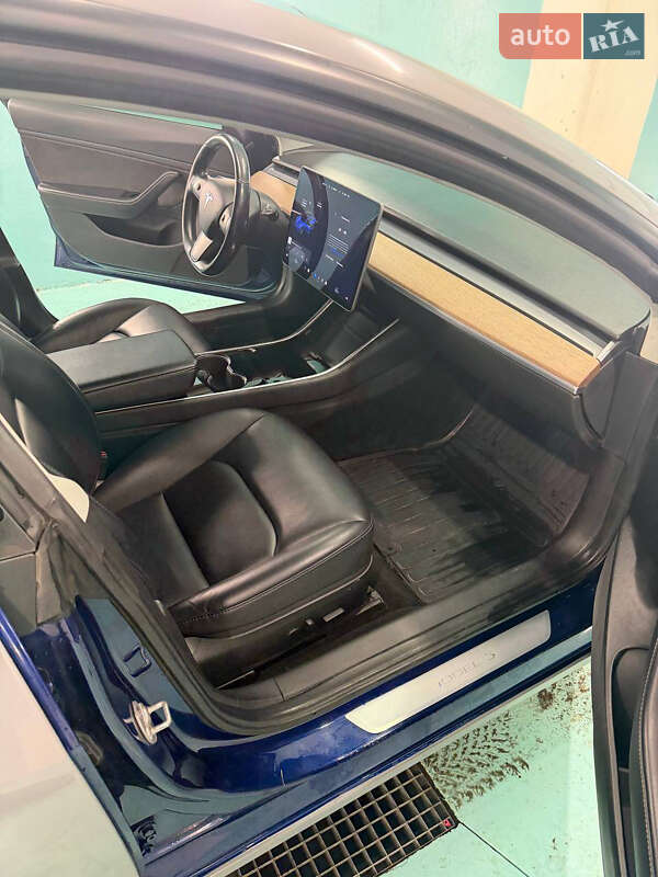 Седан Tesla Model 3 2018 в Києві