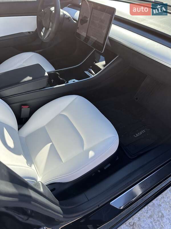 Седан Tesla Model 3 2020 в Харкові