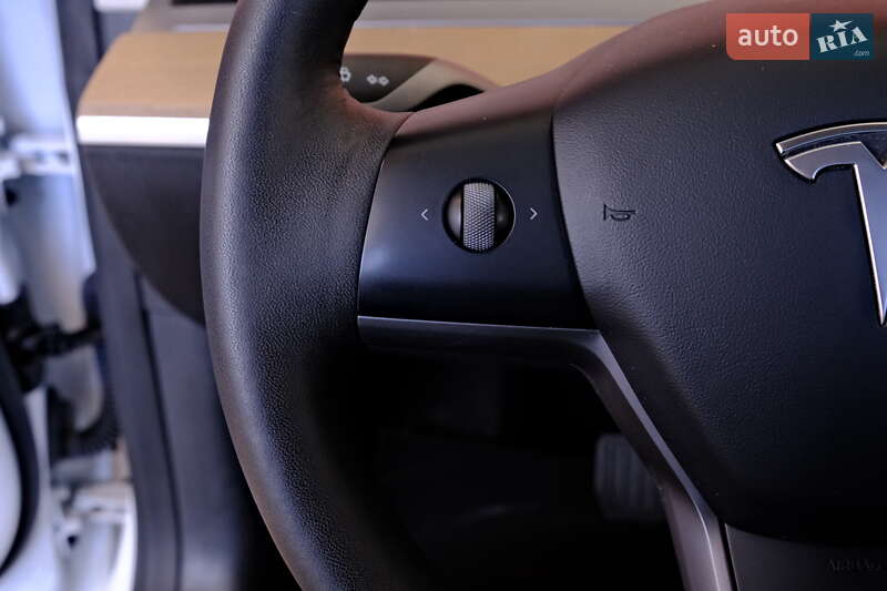 Седан Tesla Model 3 2022 в Одессе