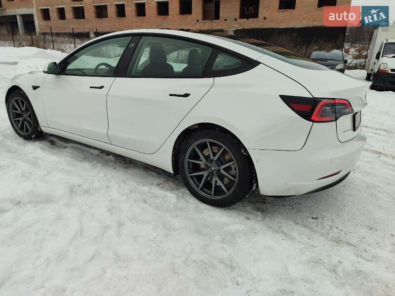 Седан Tesla Model 3 2022 в Ровно
