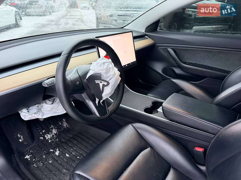 Седан Tesla Model 3 2019 в Луцке