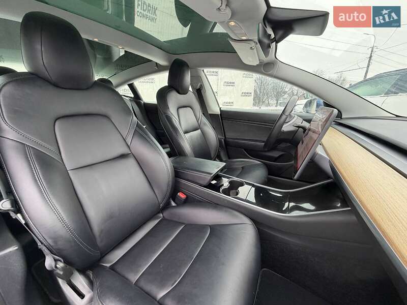 Седан Tesla Model 3 2020 в Луцьку