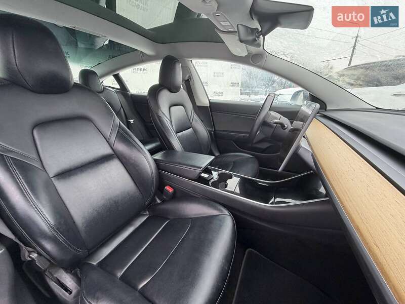 Седан Tesla Model 3 2019 в Луцьку