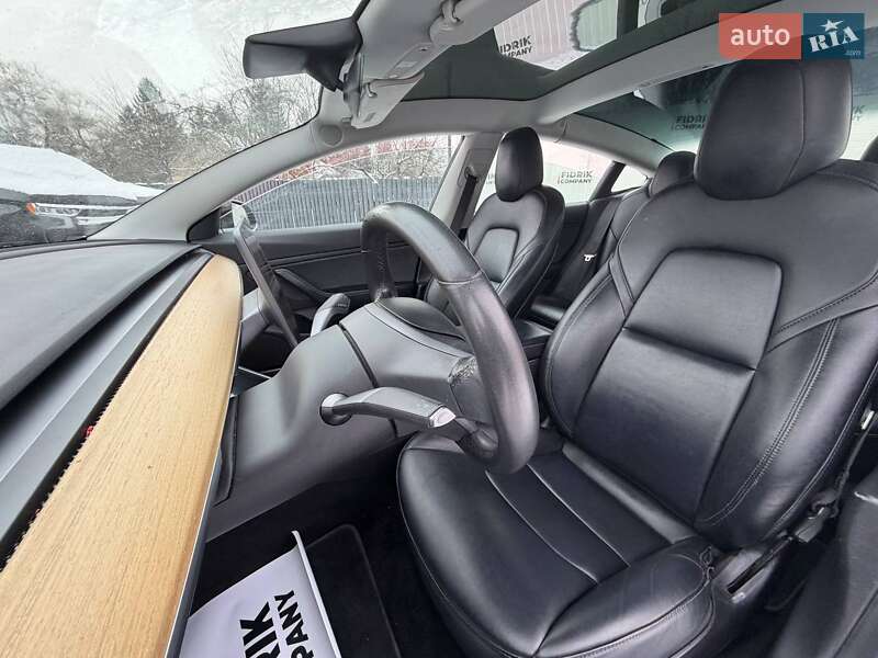 Седан Tesla Model 3 2019 в Луцьку