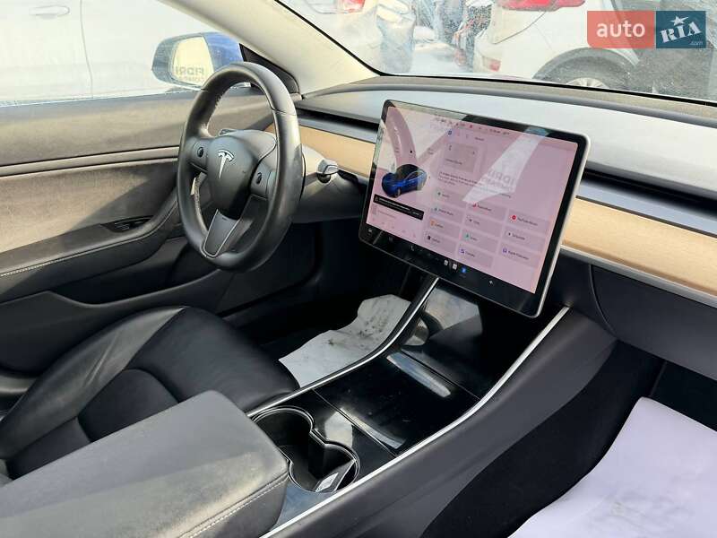 Седан Tesla Model 3 2018 в Луцьку