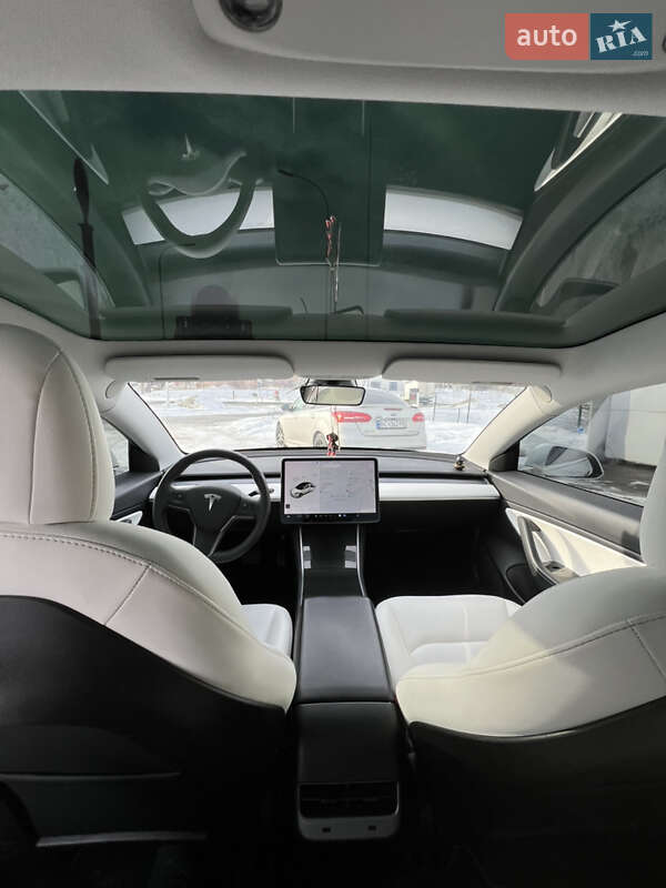 Седан Tesla Model 3 2020 в Львове