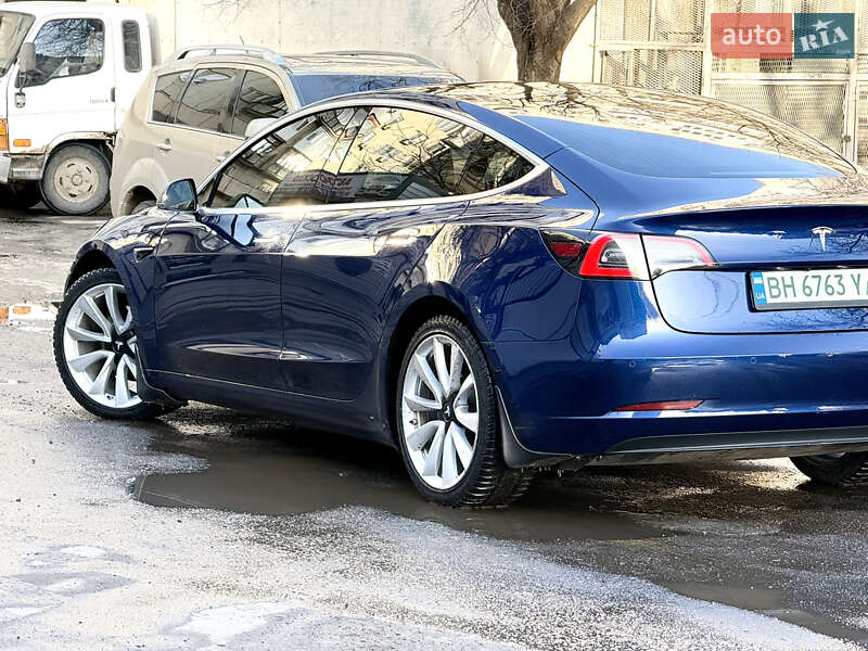 Седан Tesla Model 3 2018 в Одесі