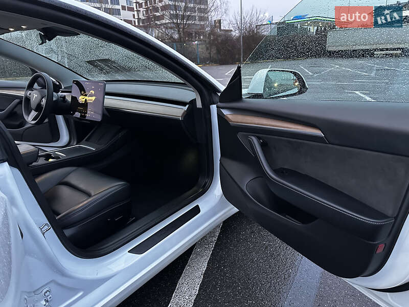 Седан Tesla Model 3 2022 в Ужгороде фото 42 Седан Tesla Model 3 2022 в Ужгороде