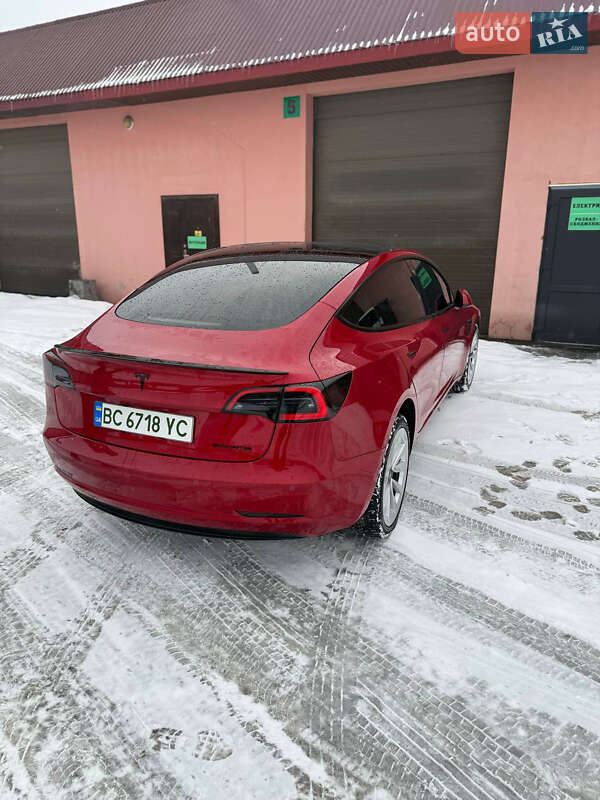 Седан Tesla Model 3 2022 в Бродах