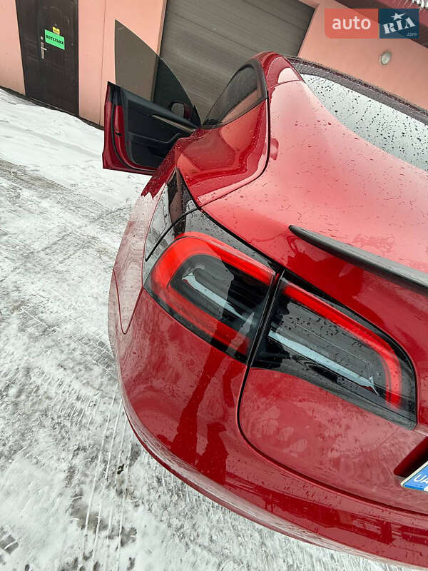 Седан Tesla Model 3 2022 в Бродах