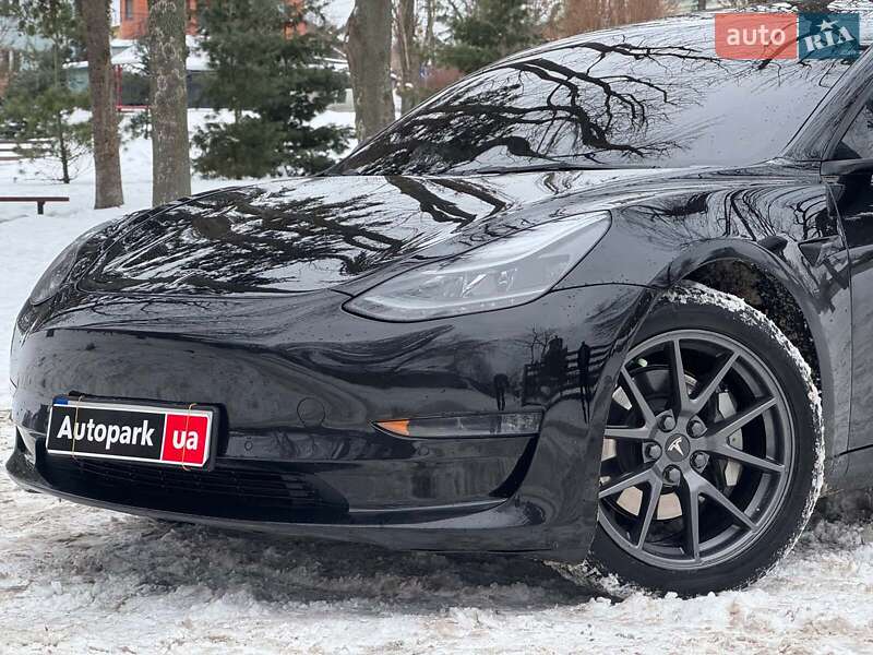 Седан Tesla Model 3 2022 в Киеве