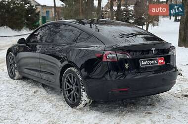 Седан Tesla Model 3 2022 в Киеве
