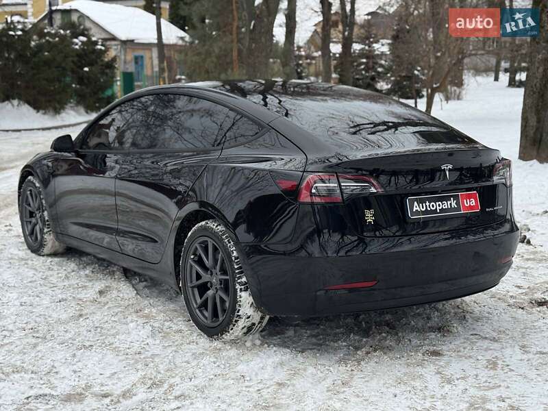Седан Tesla Model 3 2022 в Киеве