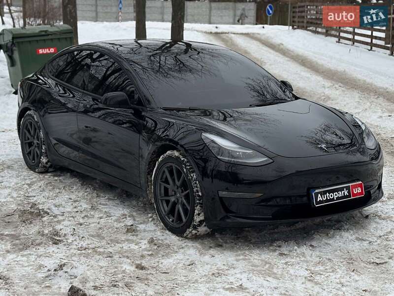Седан Tesla Model 3 2022 в Киеве
