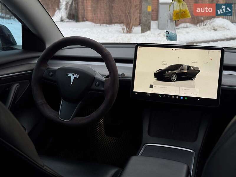 Седан Tesla Model 3 2022 в Киеве